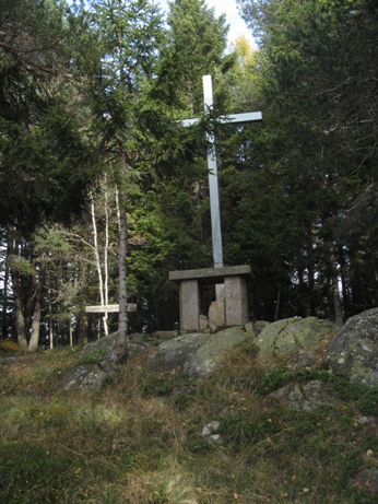 Croce e altare sul Dosso